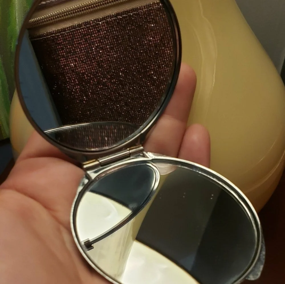 Compact - Picture 2 of 4